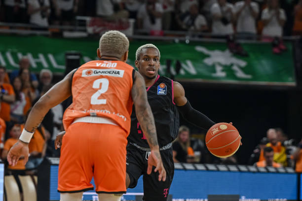 教练团队以 教练团队以