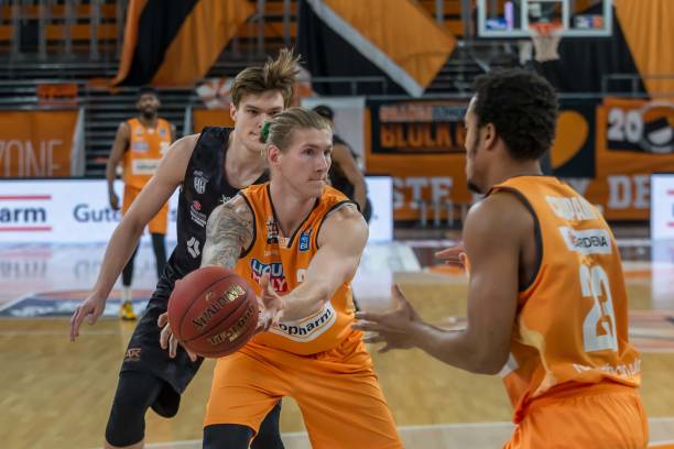 冷静而迅速 冷静而迅速