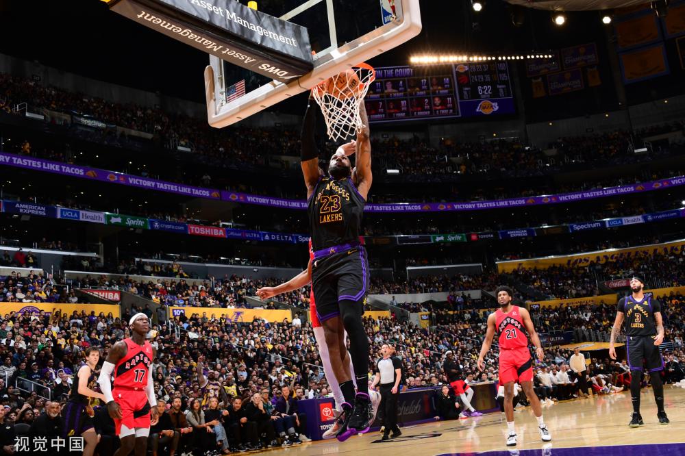 后卫站位的 后卫站位的